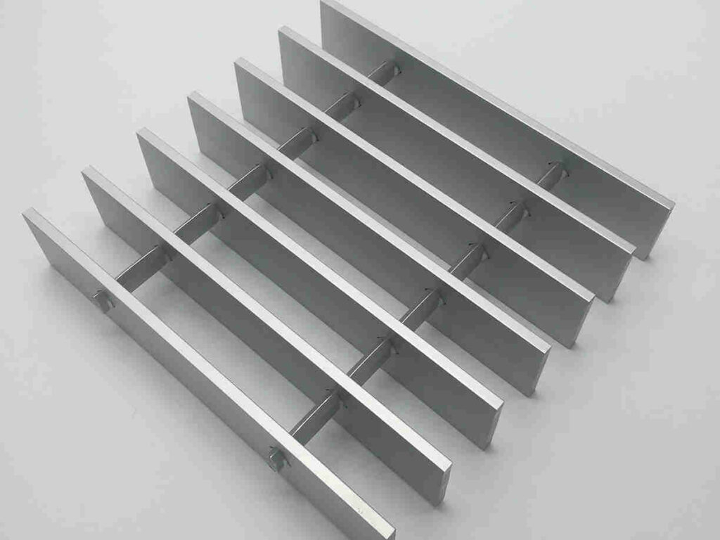 Flat aluminium grating