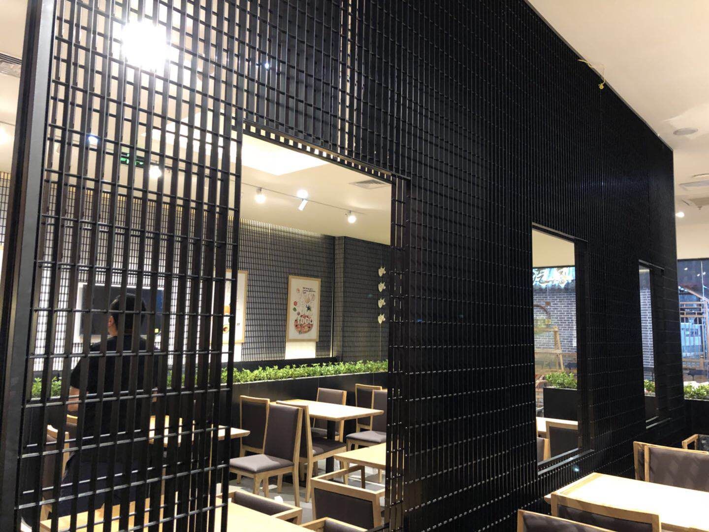 Using aluminum grilles as partitions